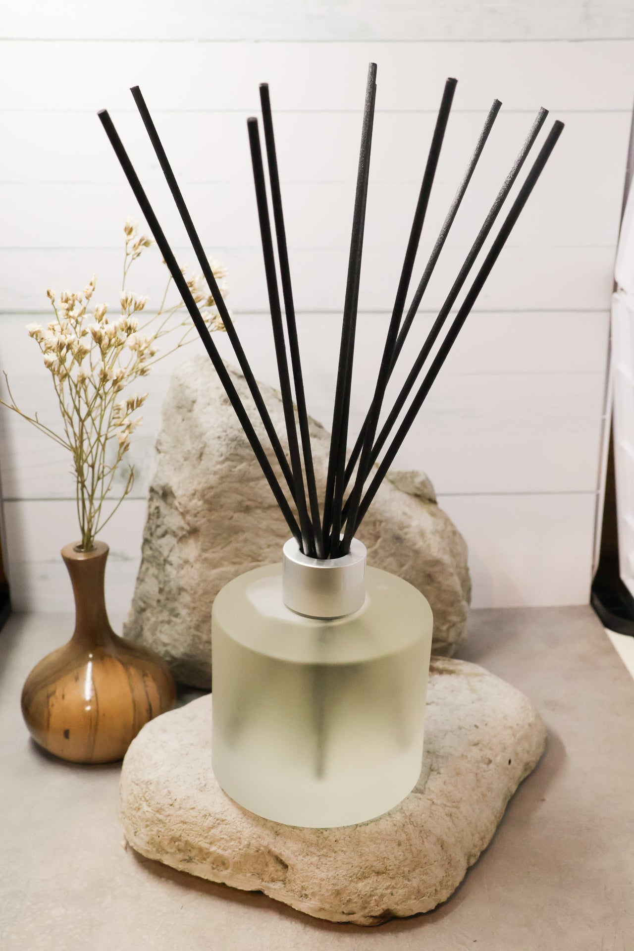 Crystal infused diffuser with wicks with the fragrance Ylang Ylang and Lavender