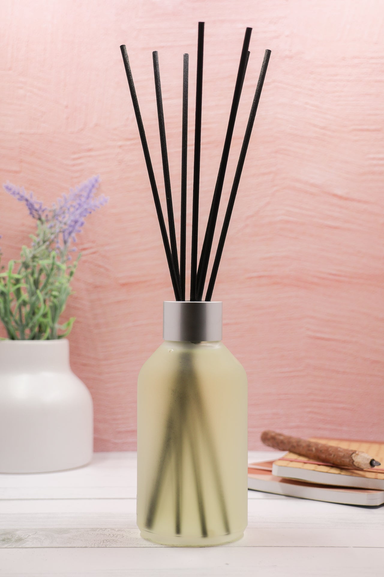 Crystal infused diffuser with wicks with the fragrance Lemongrass, pineapple and coconut